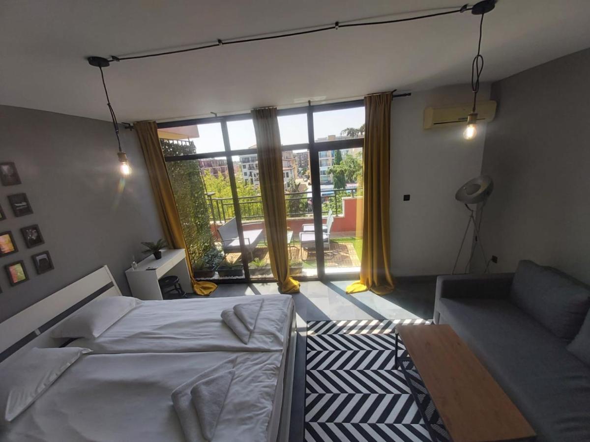 Nobel Private Vip Apartments Pantai Sunny Bagian luar foto